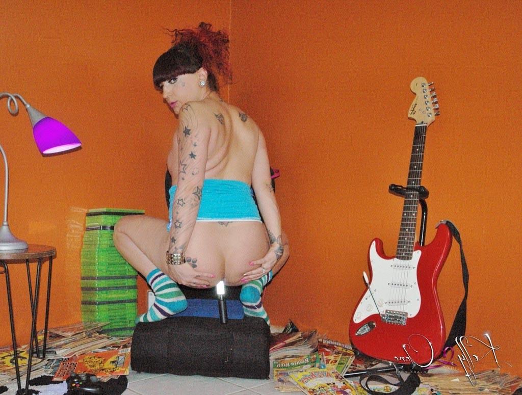 12P First time gamer Kelly Clare toying