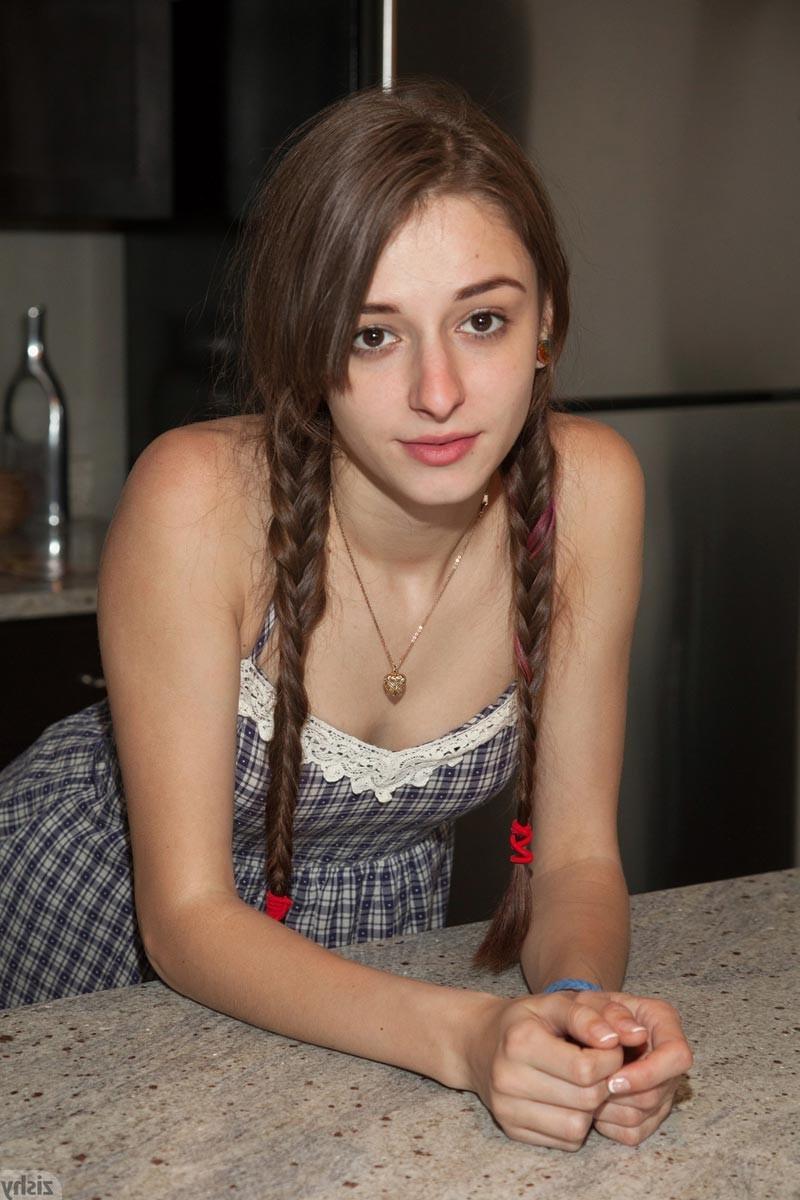 12P Naughty solo babe in the shower
