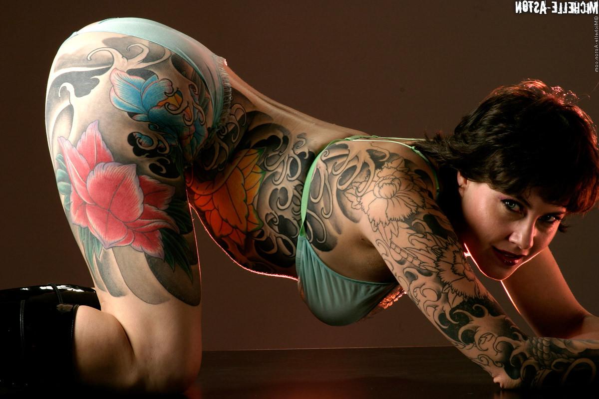15P Cute chubby milf with full inked body