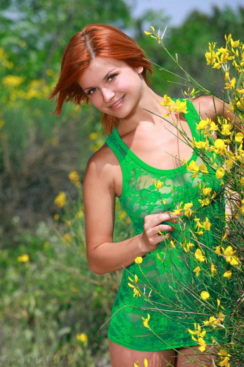 12P Naked curvy redhead in the sun