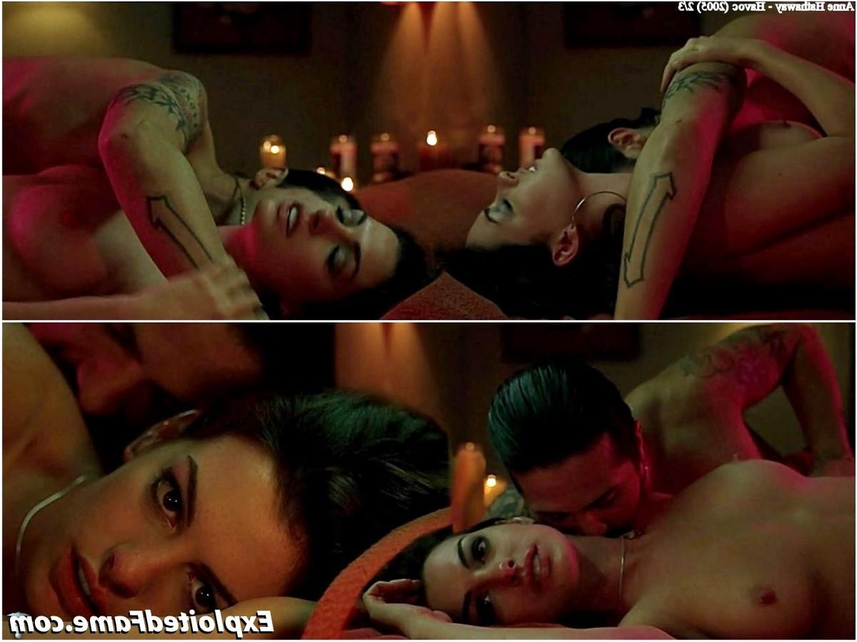 15P Sexy celebrity Anne Hathaway nude breasts