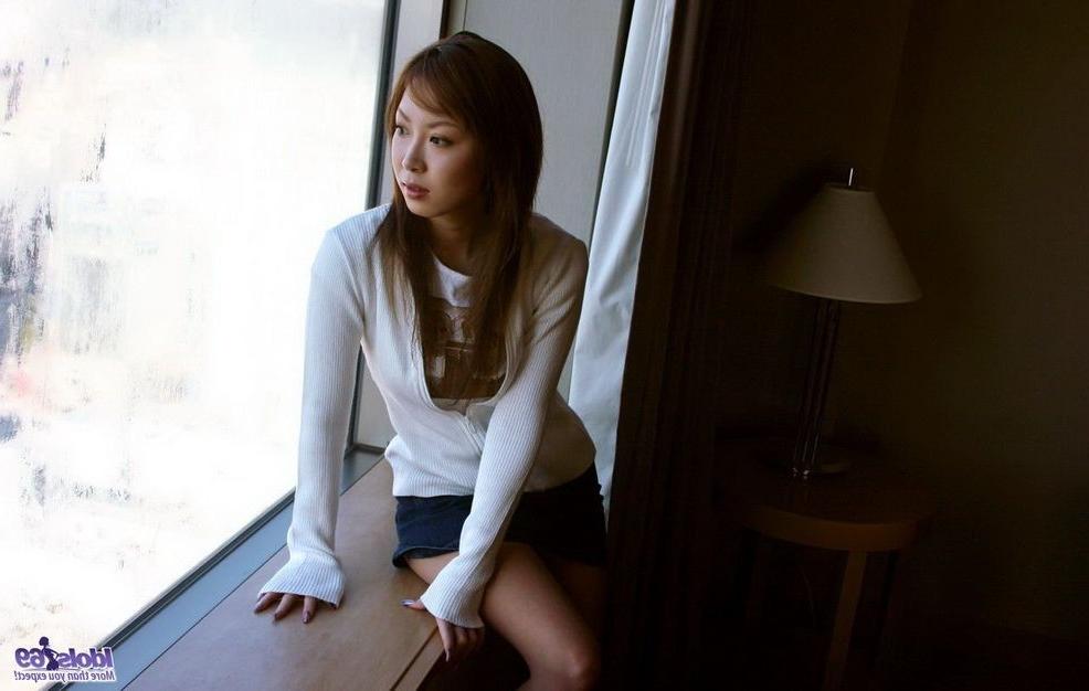 16P Japanese horny babe Yuzuha showing ass and titties