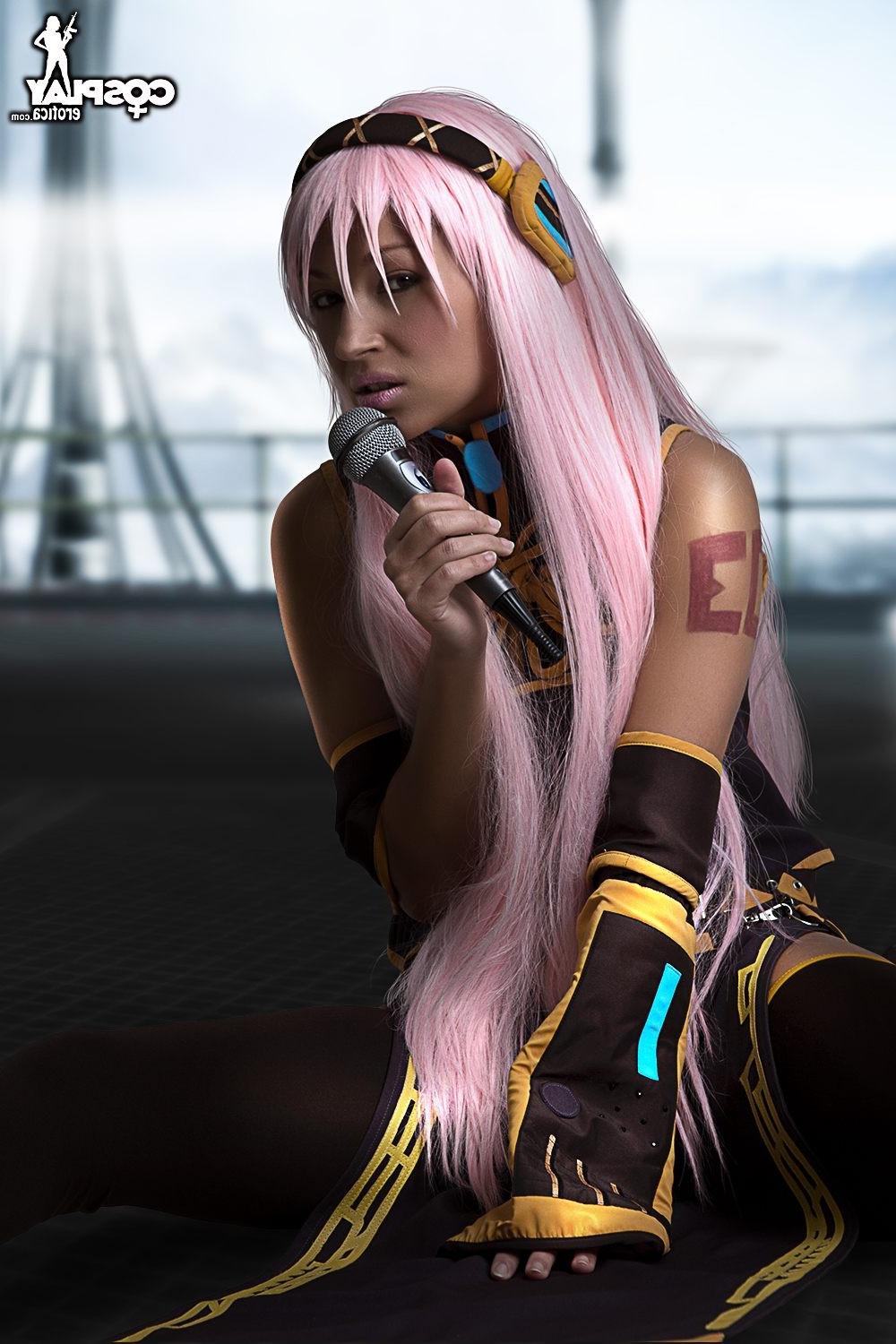 12P Cute teen cosplay