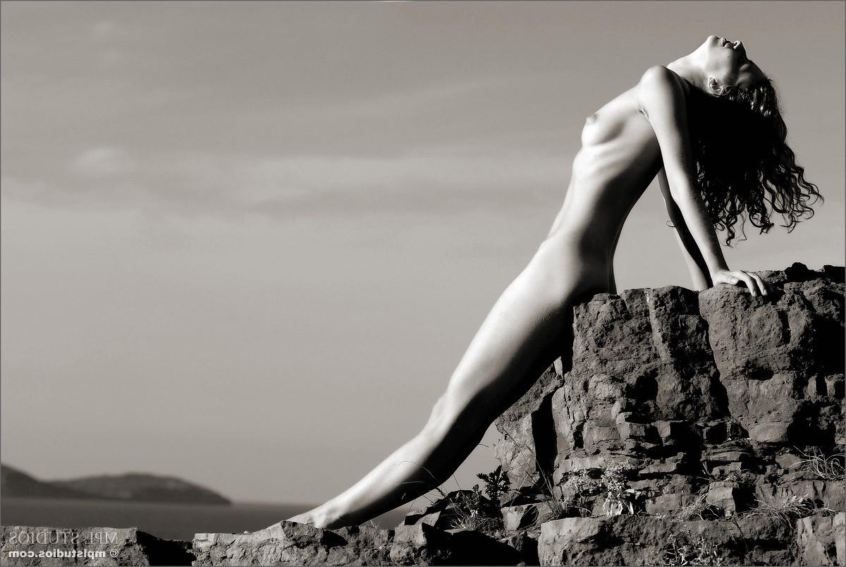 12P Gorgeous teenager shows off her lusciously sweet body