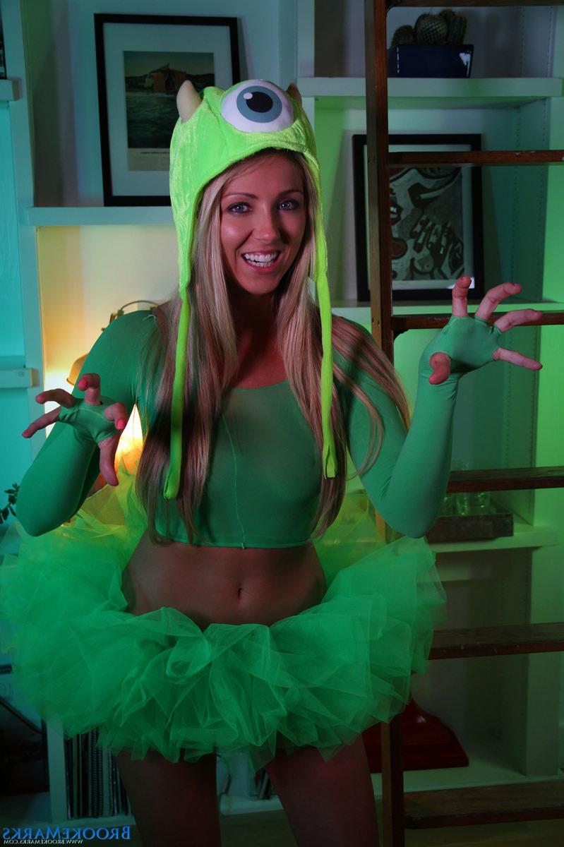 16P Pretty blonde Brooke Marks strips out her green halloween costume