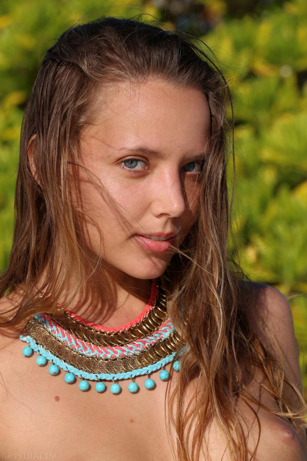15P TIght bikini babe Mango posing nude on the beach