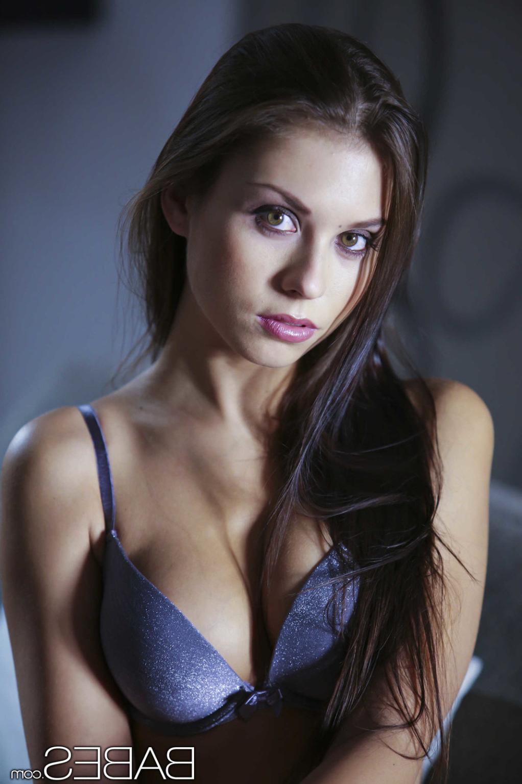 15P Beautiful slender erotic beauty Sabrisse posing in nude art