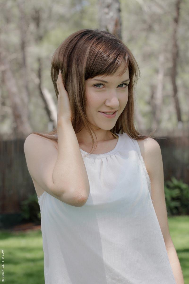 15P Sexy teen with perky tits posing in the garden
