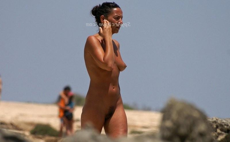 12P Hot busty babes on the beach