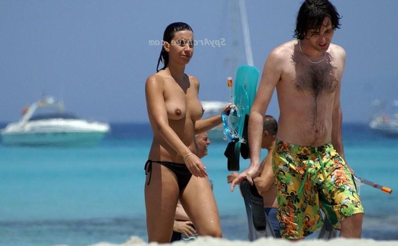 12P Hot busty babes on the beach