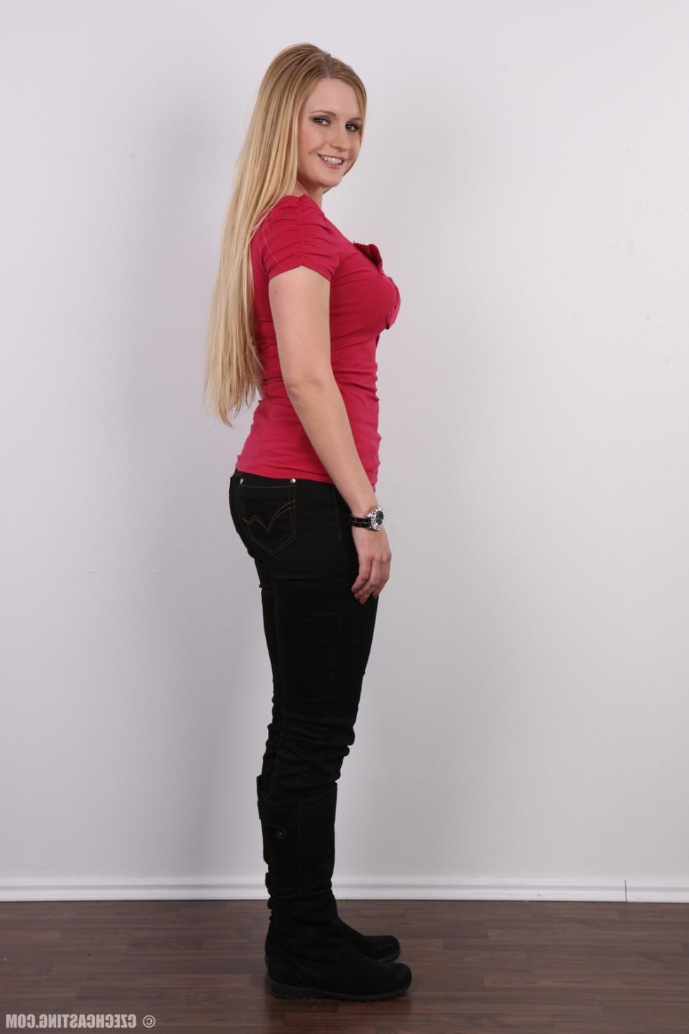 15P Hot amateur bvlonde posing naked