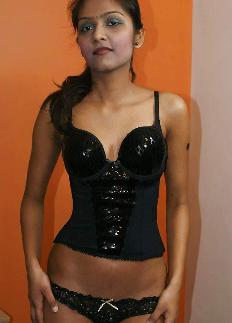 6P Indian girl striptease part 7