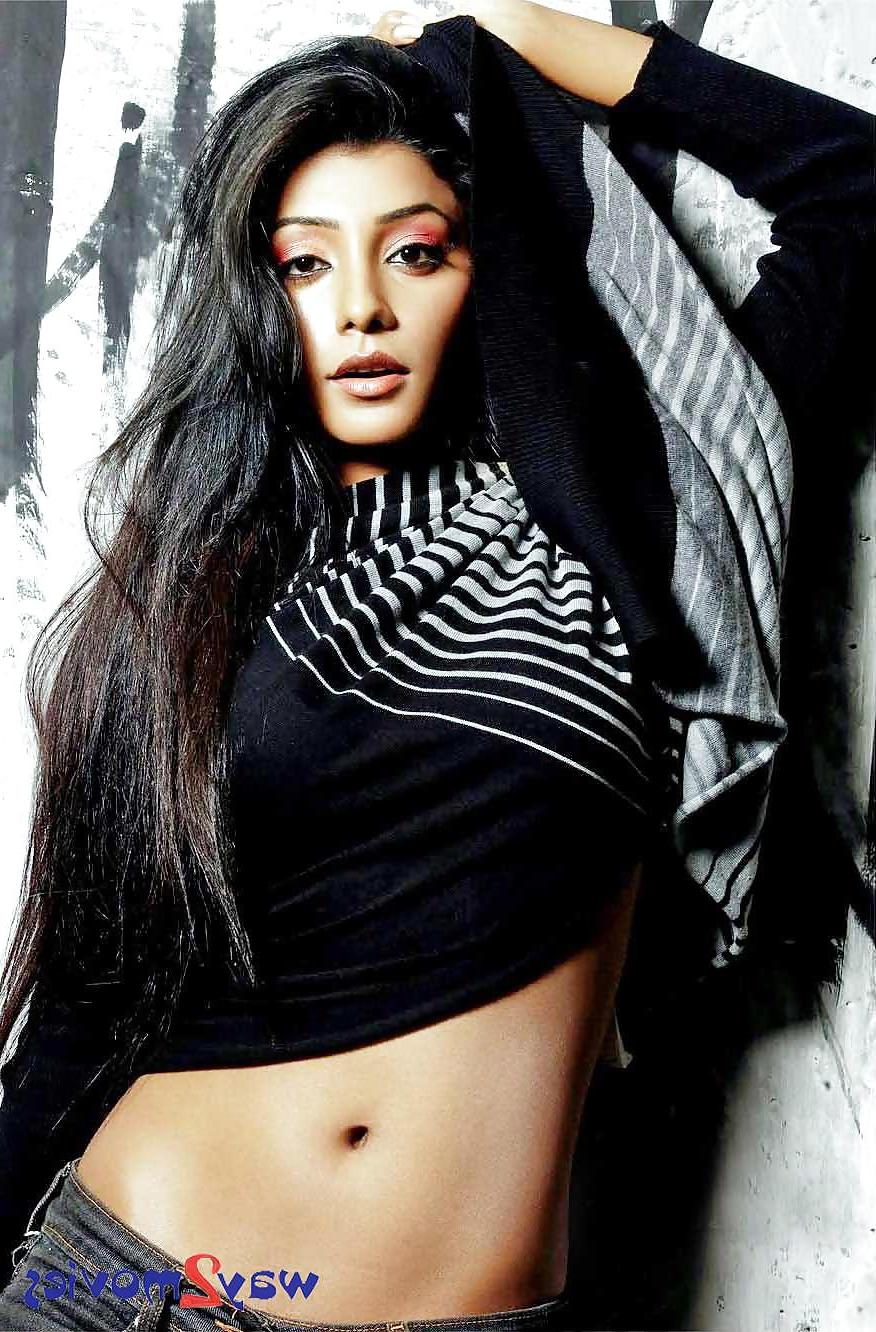25P Indian actresses (Bollywood) hot navel show (non-nude)