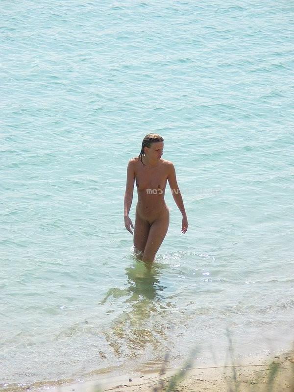13P Hot topless and nude babes on beaches