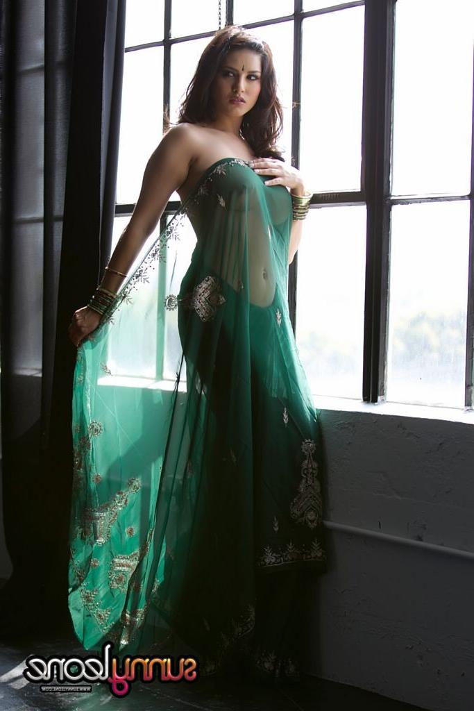 15P Punjabi girl Sunny Leone looking beautiful in sari