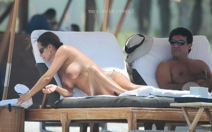 12P Sexy babes on the beach