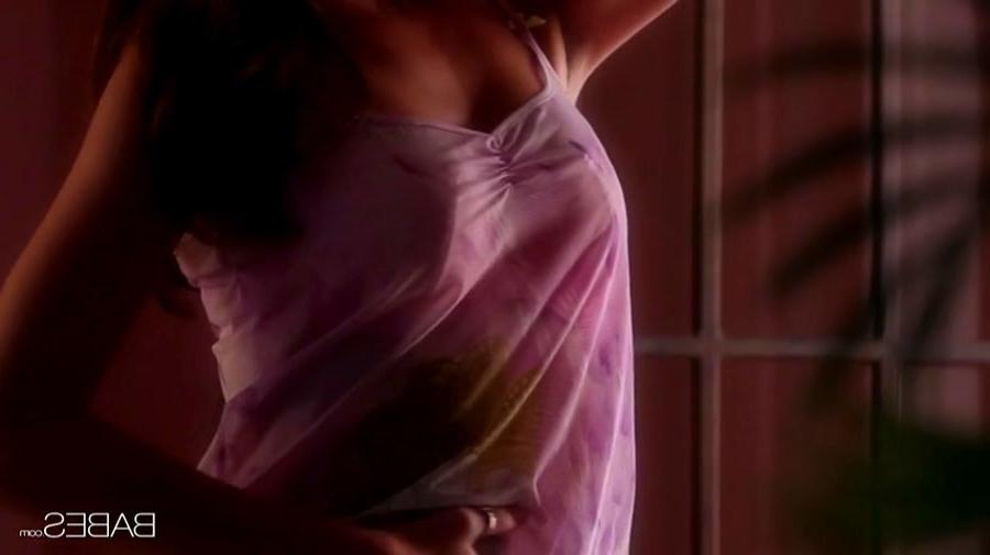 16P Amber Sym shows her divine body and pink love hole