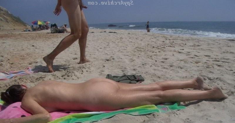 15P Beauty babes on the beach