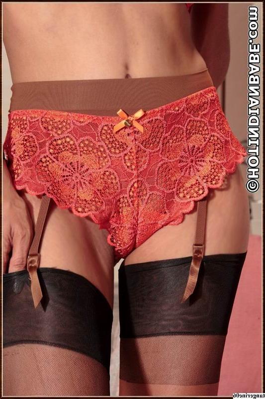 15P hot busty Indian babe in sexy lingerie