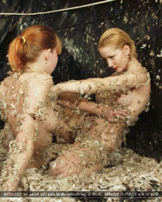 12P Beautiful nakes girls covered in feathers