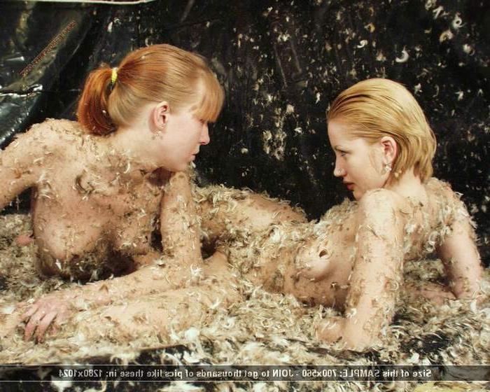 12P Beautiful nakes girls covered in feathers