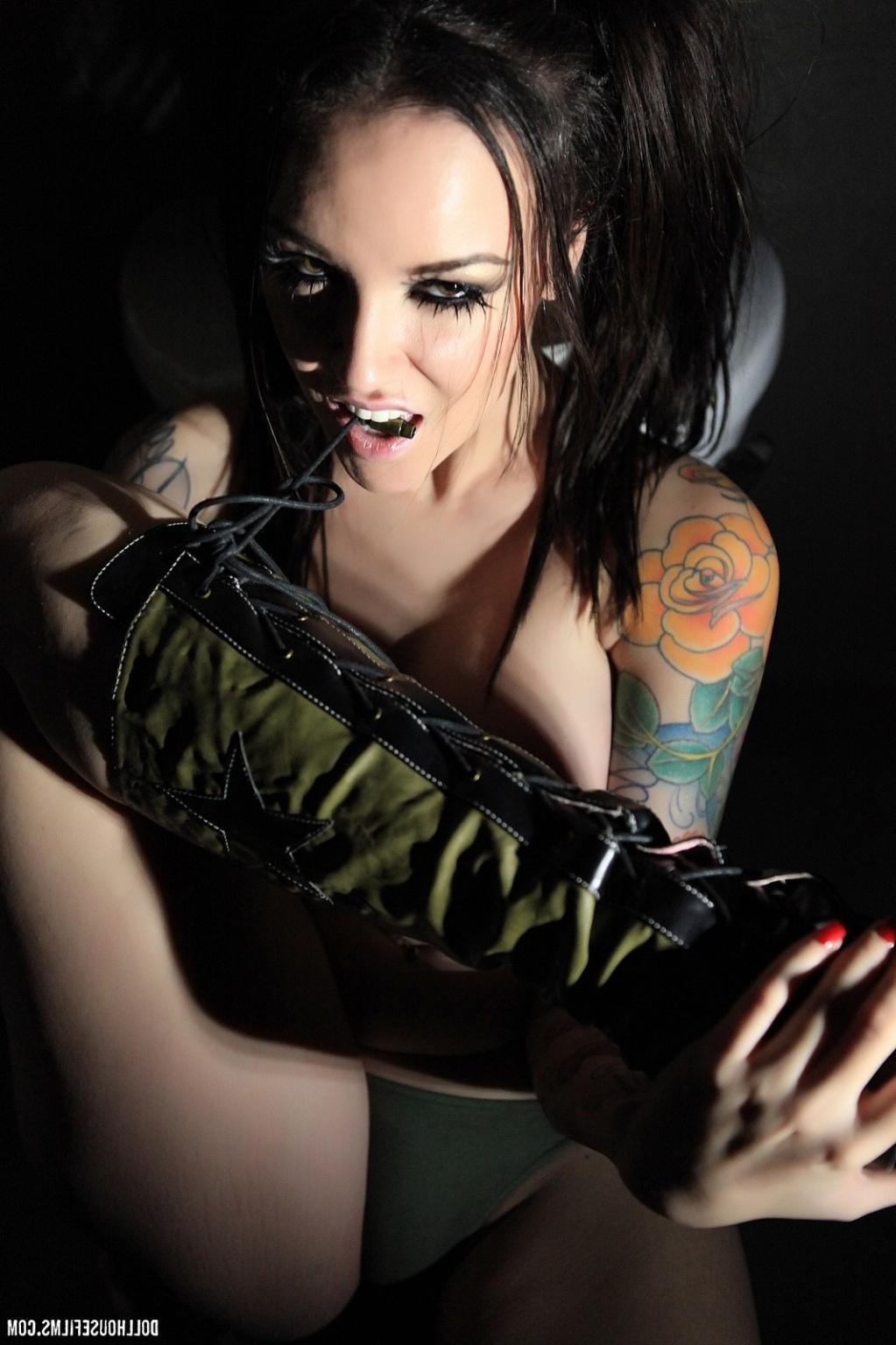 15P Tattooed Hottie Emily Parker in black thigh high Boots