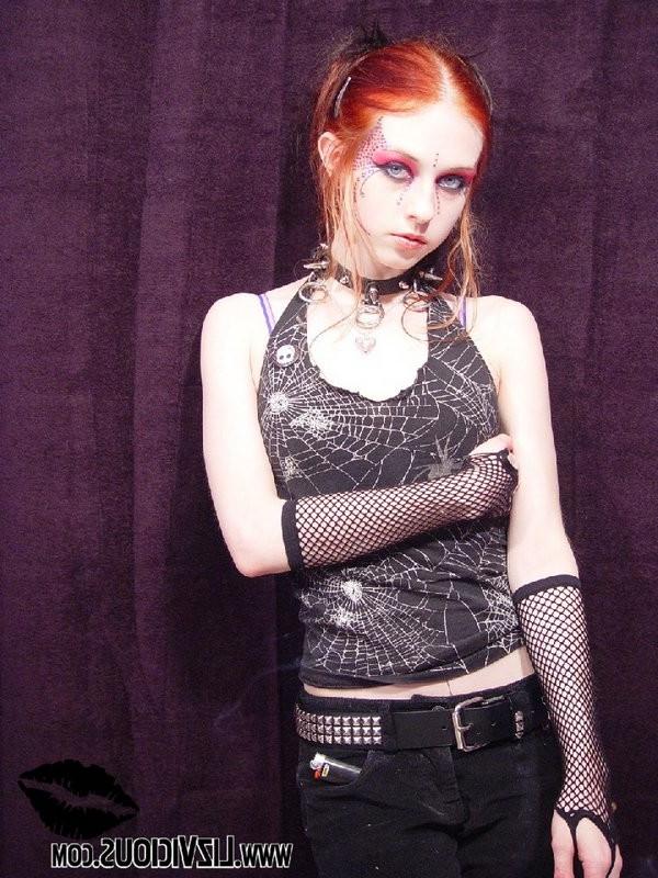 16P Do you like my crazy makeup?