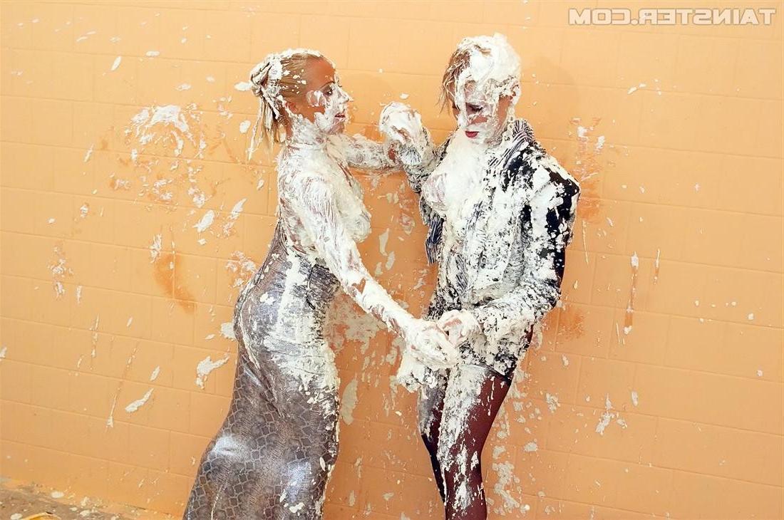 15P Wallpaper Glue All Over The Place