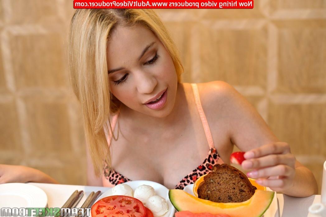 25P Sexy and small porn star Mae Olsen gets fucked hard