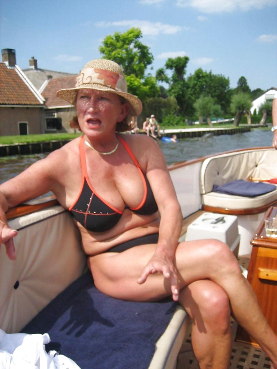25P Smoking Hot Women 50yo+