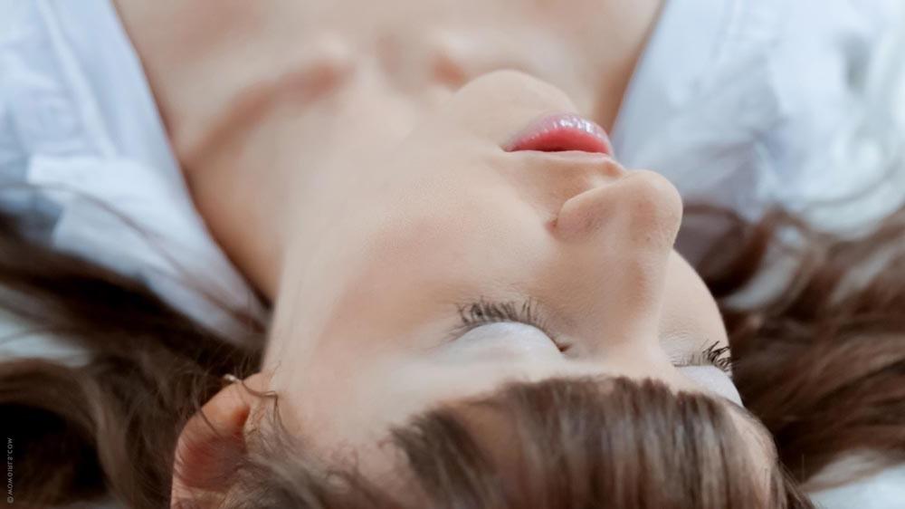 15P Sexy natural girl fucked in bed
