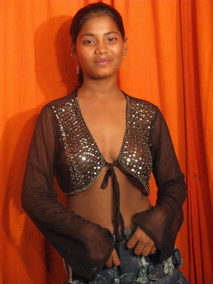 15P Indian babe posing