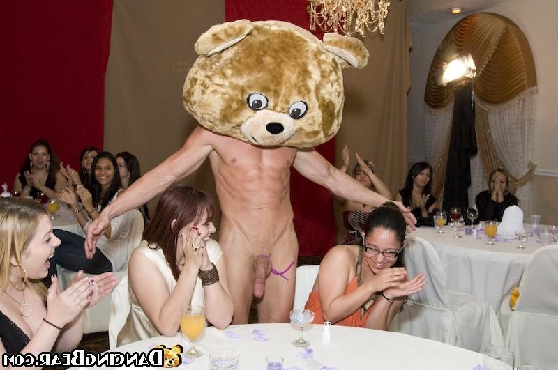 16P Dozens of amateur babes give head on the hardcore party