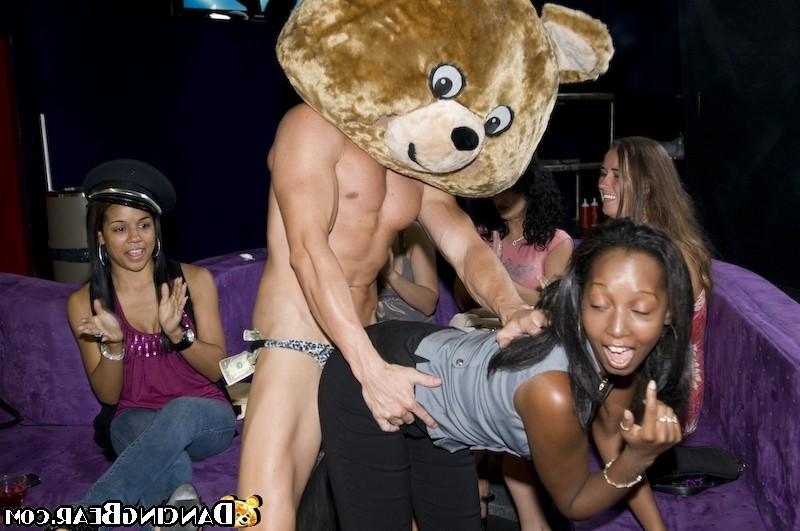 16P Dozens of amateur babes give head on the hardcore party
