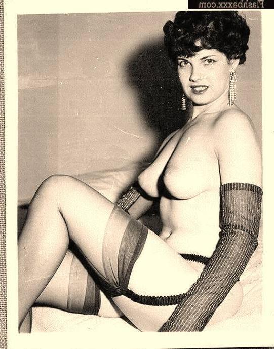 16P Vintage Pinup Babes