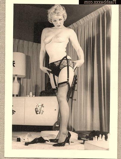16P Vintage Pinup Babes