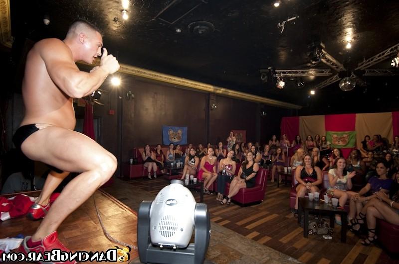 16P Dozens of amateur babes give head on the hardcore party