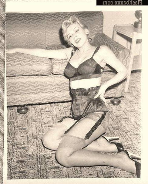 12P Classic Pin-up Babes