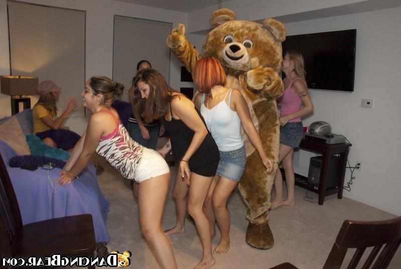 16P Hot bodied male strippers seduce babes in the private club