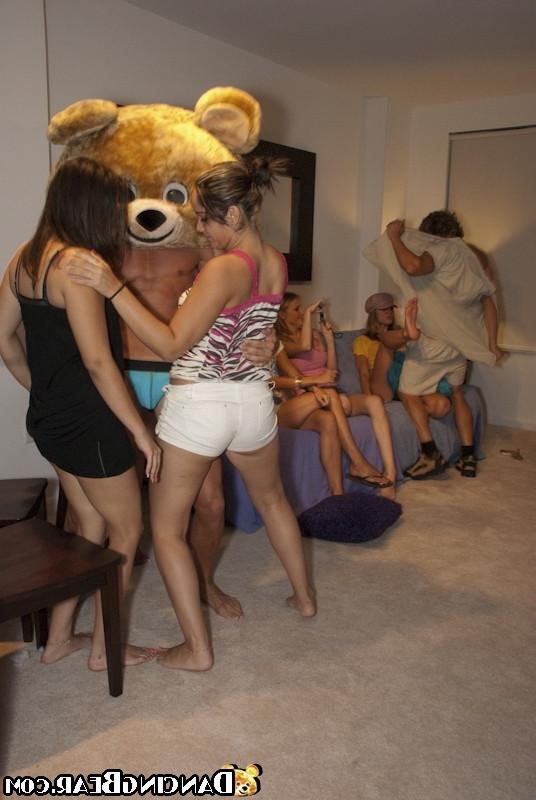 16P Hot bodied male strippers seduce babes in the private club