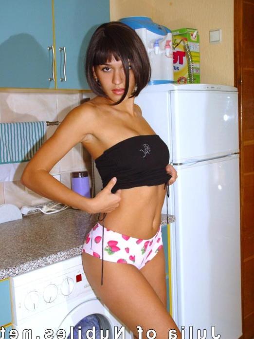 15P Dirty little brunette uses both hands to spread