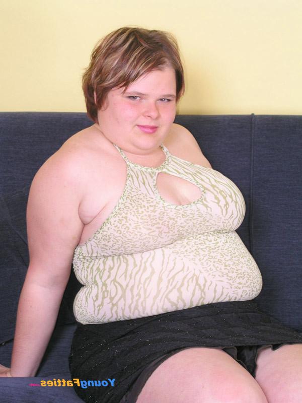16P Young plump candy with stunning big ass gets naked