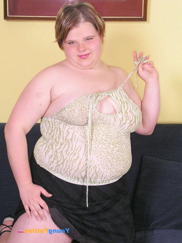16P Young plump candy with stunning big ass gets naked