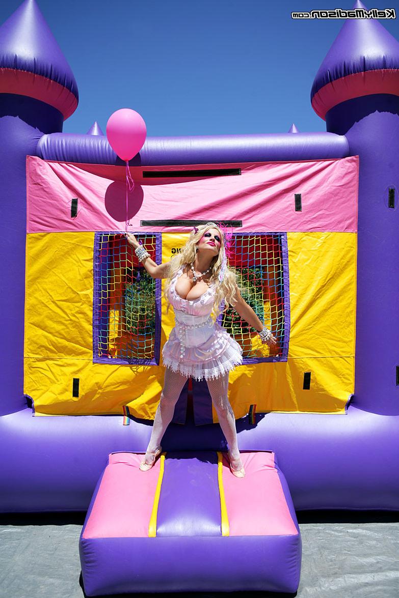 16P Hot MILF Gets Crazy And Shows Her Wild Side For All The Guys