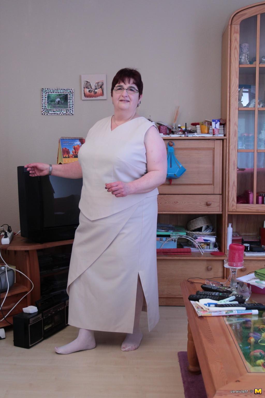 16P Big German housewife getting frisky