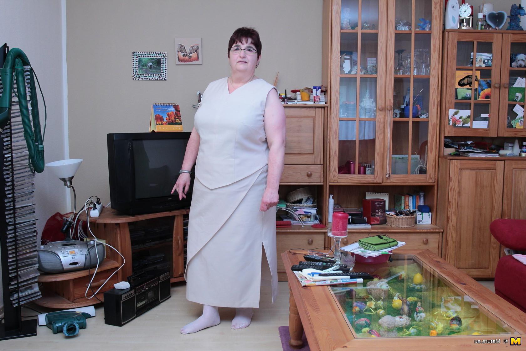 16P Big German housewife getting frisky