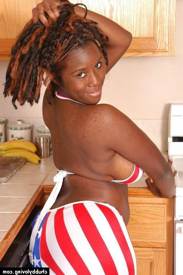 16P Fat ebony showing her huge boobs and pussy at kitchen
