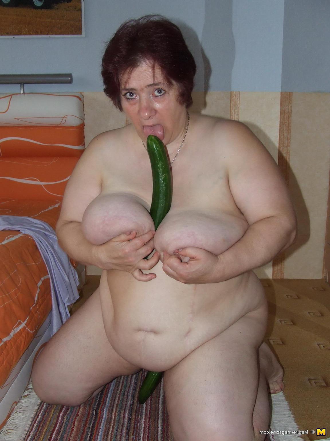16P Big titted mature mama getting frisky