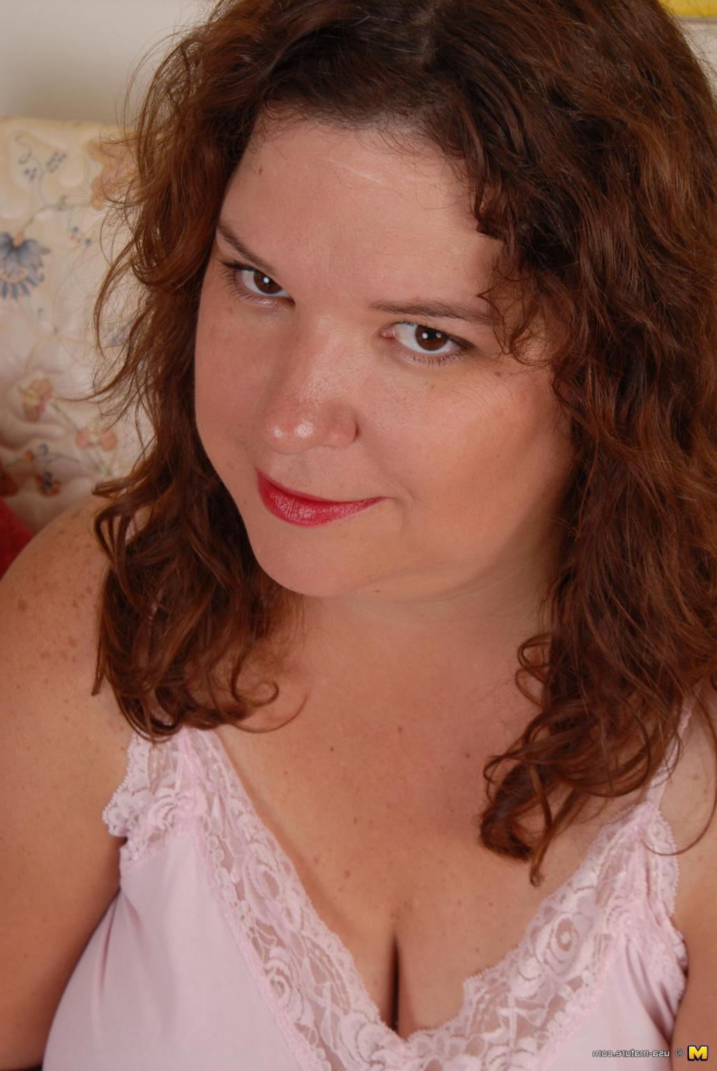 16P Big mature Shy loves playing alone