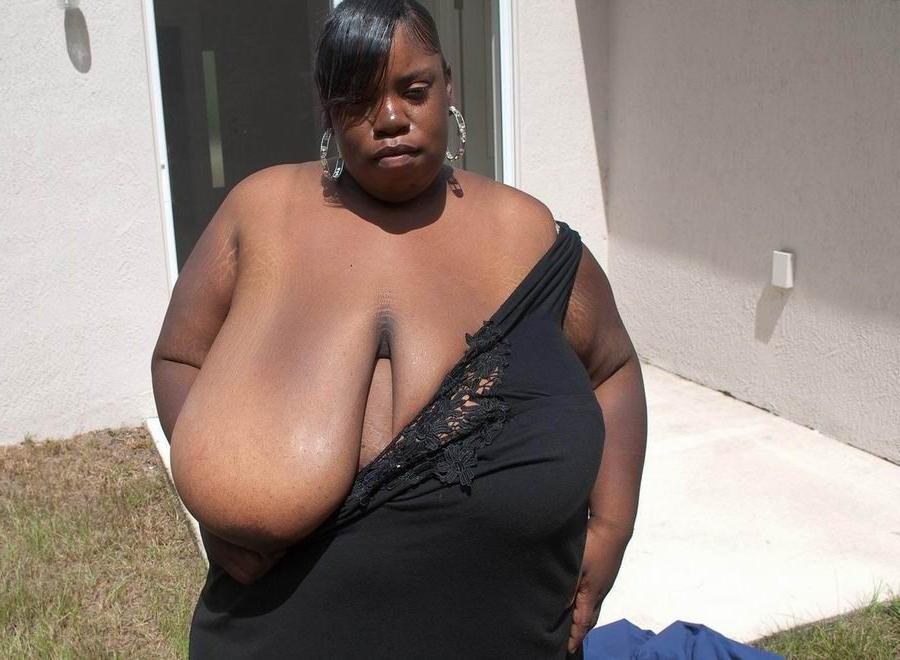18P Fat ebony showing her very huge boobs